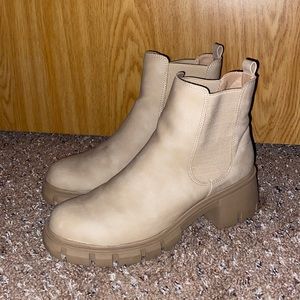 Madden girl Nude suede heeled boot